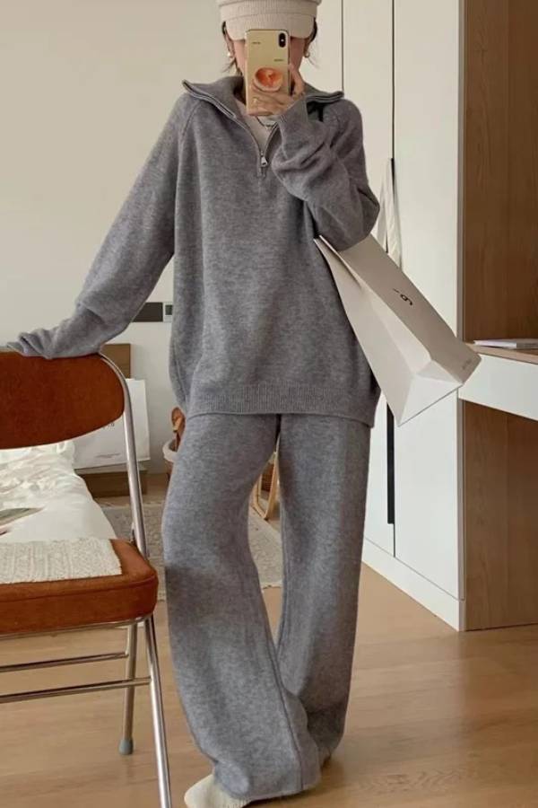 Thelma® | Tweedelig pak bestaande uit een casual reverstrui en een broek met wijde pijpen