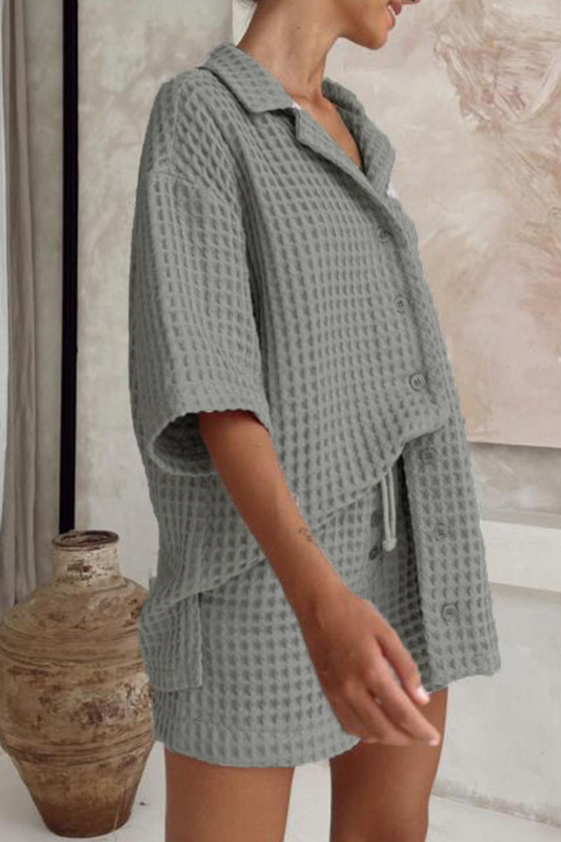 Yasmina® | Casual eenvoud, stevige zak, omkeerbare kraag, korte mouwen, tweedelig