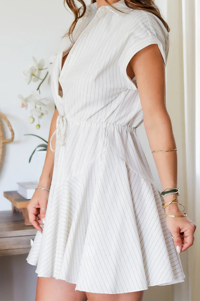 Yasmin® | Casual A-lijnjurken met gestreepte print, vetersluiting en gesp, omslagkraag