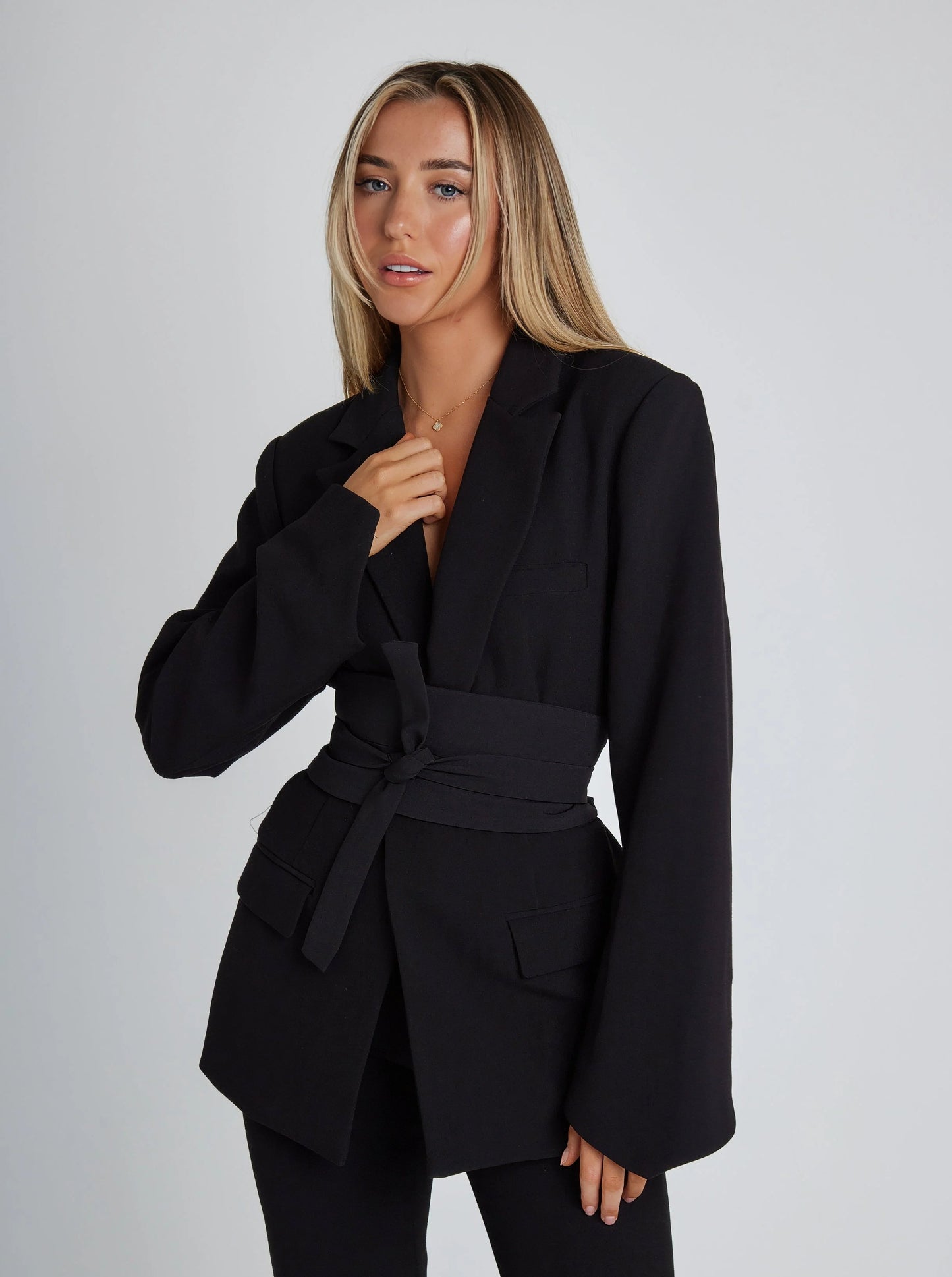 Tina® | Elegante getailleerde blazer met riem voor dames