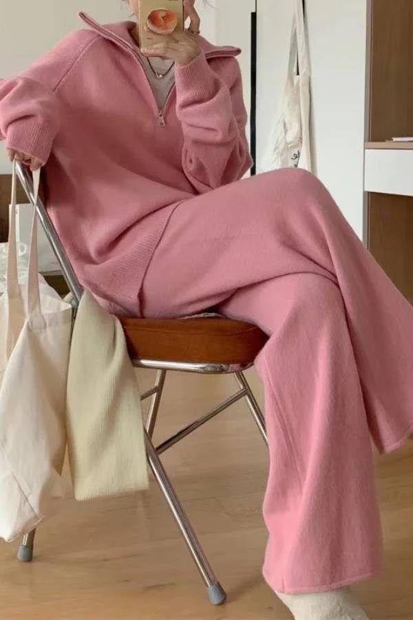 Thelma® | Tweedelig pak bestaande uit een casual reverstrui en een broek met wijde pijpen