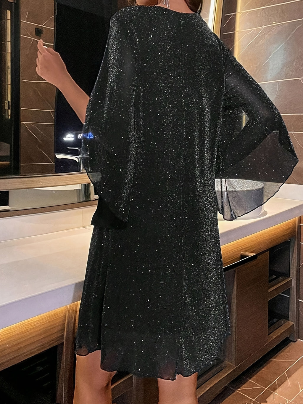 Ursula® | Elegante glitterjurk met V-hals en splitmouwen
