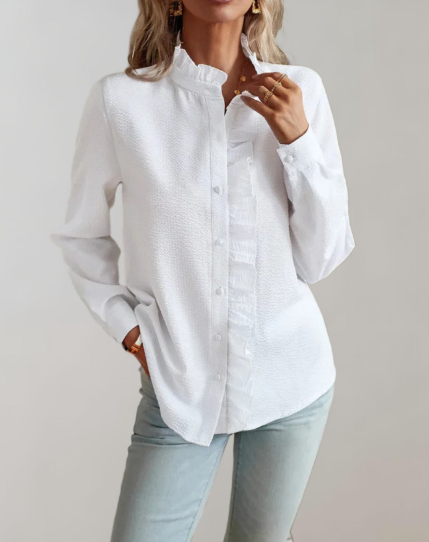 Abelia® | Losvallende top met ruches, opstaande kraag, knoopsluiting en lange mouwen