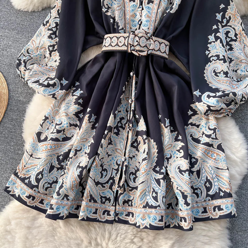 Tessa® | Retro-jurk met V-hals en knoopsluiting met enkele rij knopen