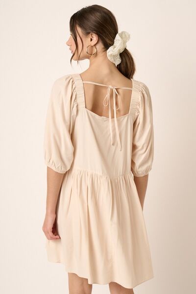 Yesenia® | Mini-jurk met biesdetail en vetersluiting aan de achterkant