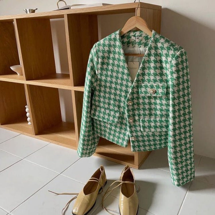 Thalia® | Elegante korte damesjas met V-hals, parelknopen en pied-de-poule-patroon