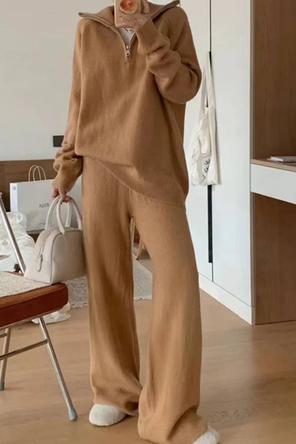 Thelma® | Tweedelig pak bestaande uit een casual reverstrui en een broek met wijde pijpen