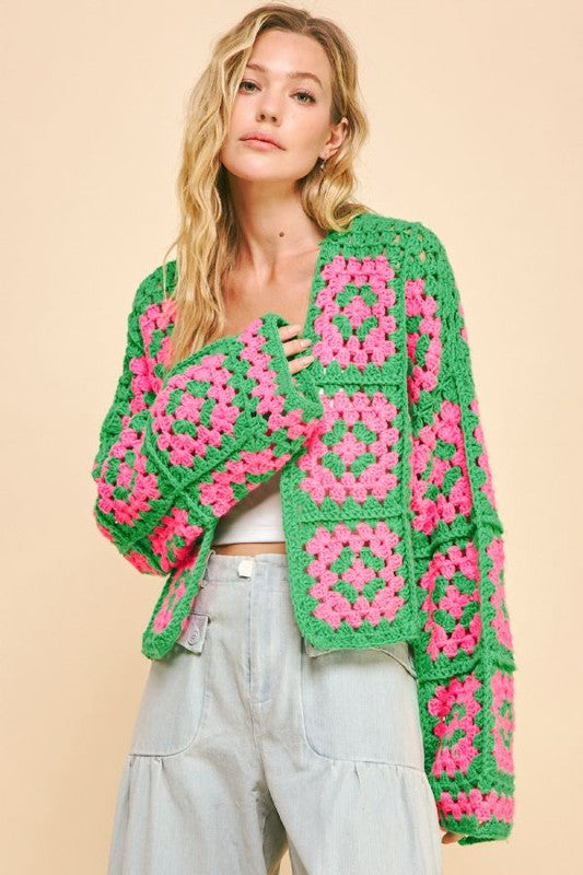 Valentina® | Groot gebloemd tweekleurig vierkant gehaakt vest met open voorkant