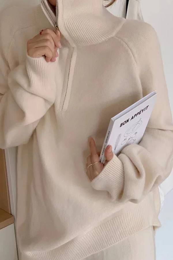 Thelma® | Tweedelig pak bestaande uit een casual reverstrui en een broek met wijde pijpen