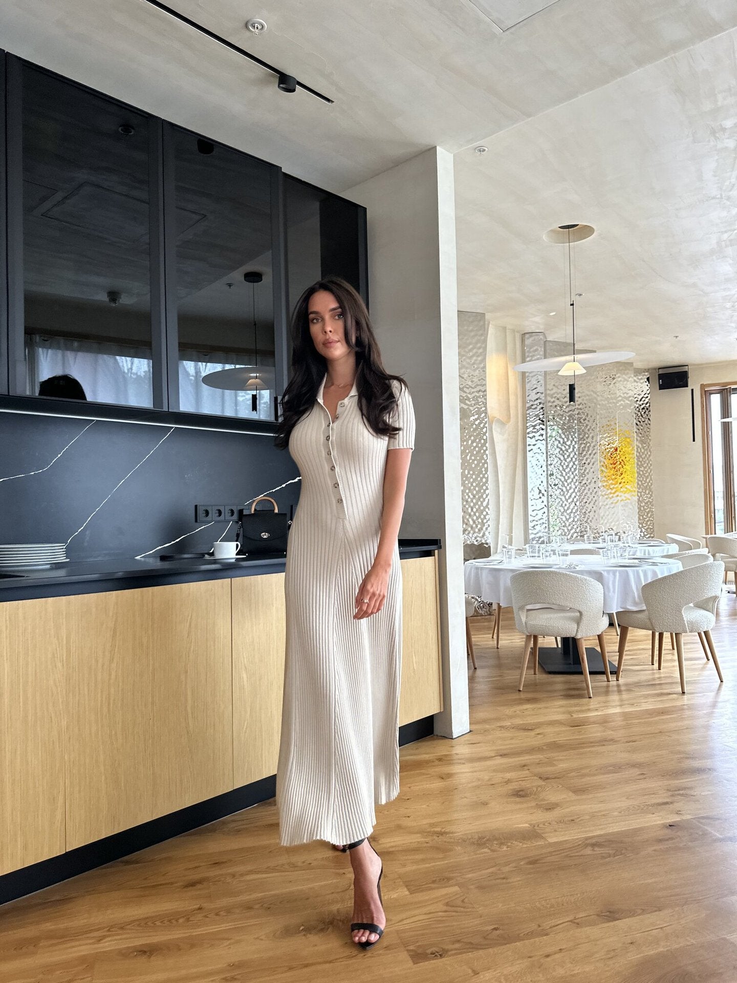 Teresa® | Jurk van mesh met V-hals en knopen
