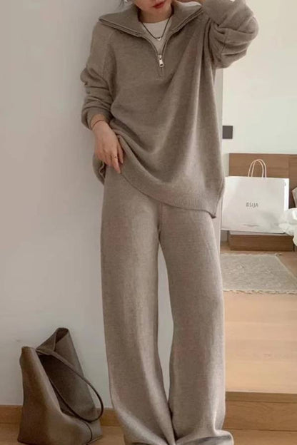 Thelma® | Tweedelig pak bestaande uit een casual reverstrui en een broek met wijde pijpen