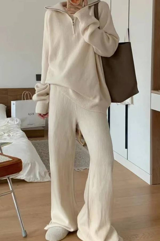 Thelma® | Tweedelig pak bestaande uit een casual reverstrui en een broek met wijde pijpen