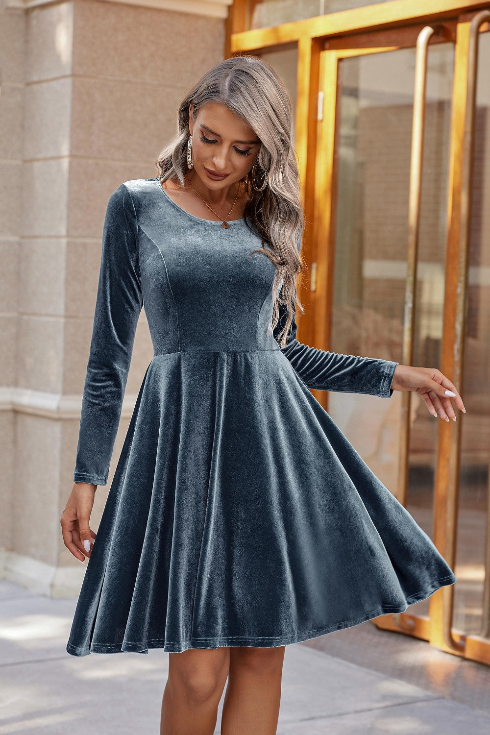 Yasmin® | Knielange jurk met ronde halslijn en lange mouwen