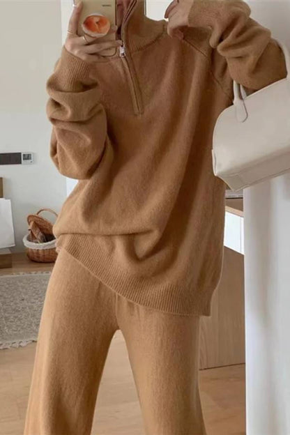 Thelma® | Tweedelig pak bestaande uit een casual reverstrui en een broek met wijde pijpen
