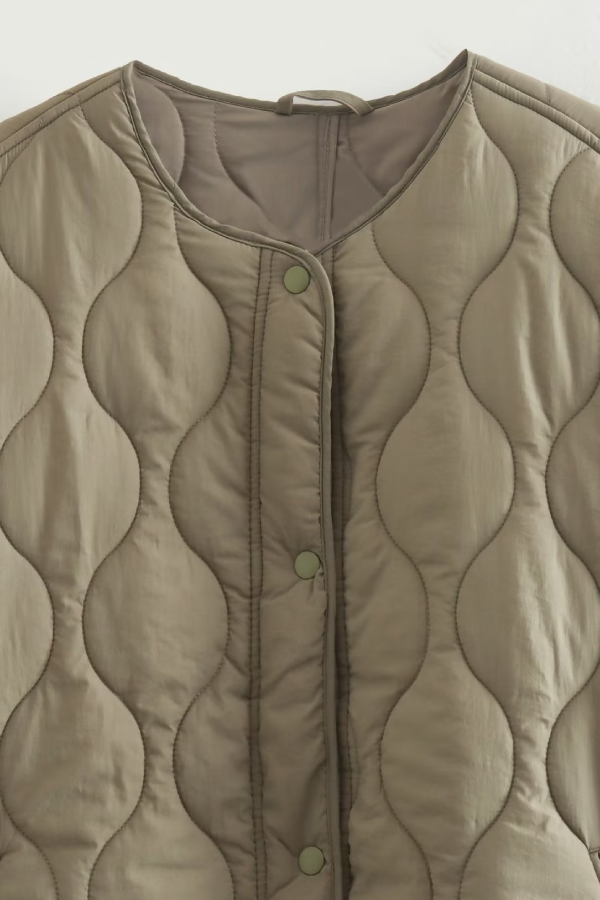 Tracy® | Effen gewatteerd jack met losse ronde hals