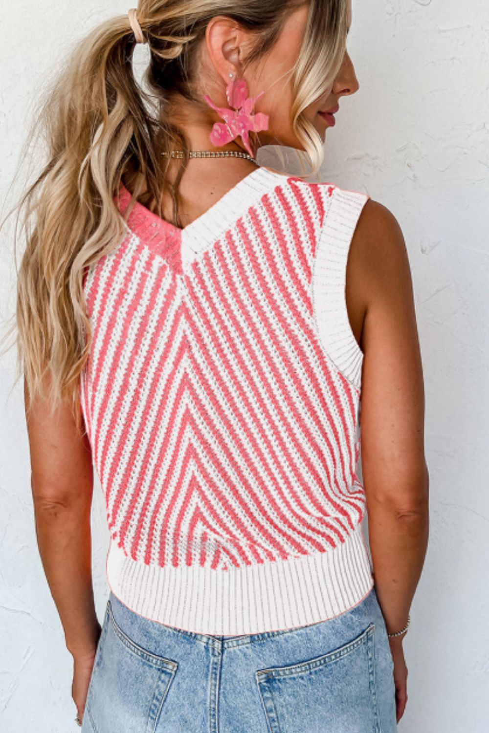 Violet® | Gestreept vest met contrasterende V-hals