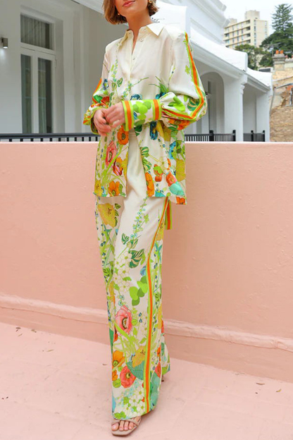 Yasmine® | Oversized satijnen blouse met een bloemmotief met strikbandjes en knopen aan de achterkant
