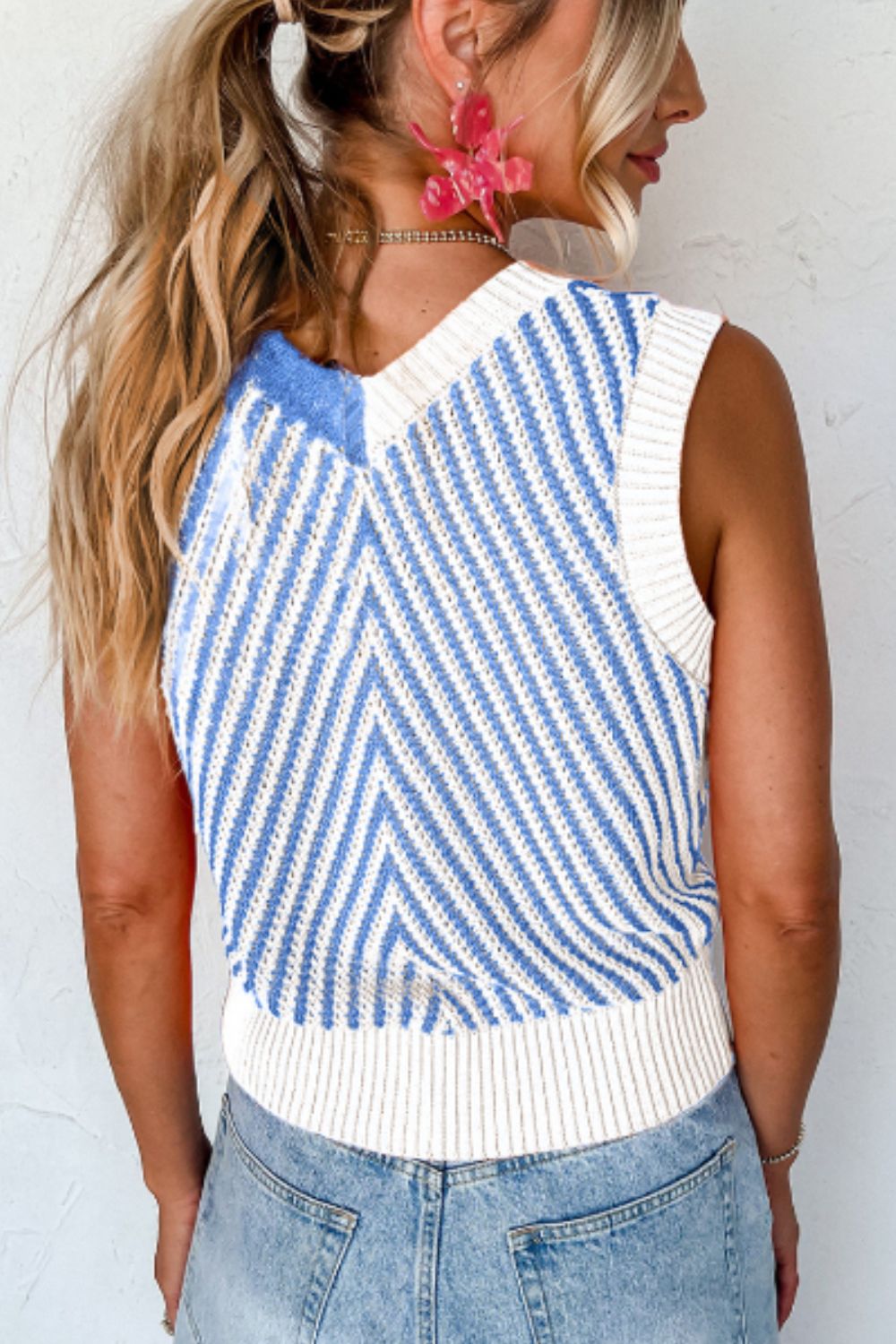 Violet® | Gestreept vest met contrasterende V-hals