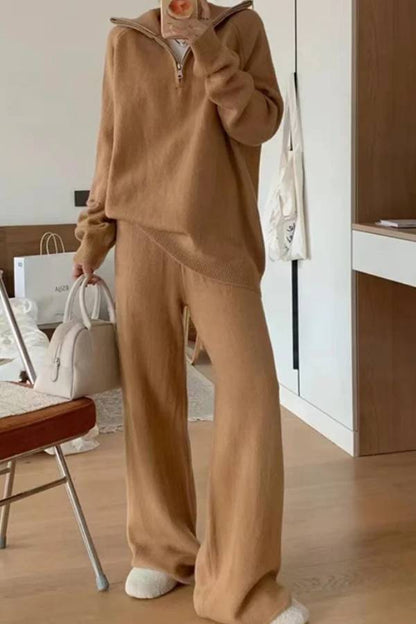 Thelma® | Tweedelig pak bestaande uit een casual reverstrui en een broek met wijde pijpen