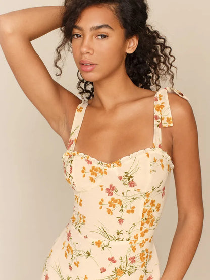 Thyra® | Mini-jurk met bloemenprint en een hartvormige halslijn in beige