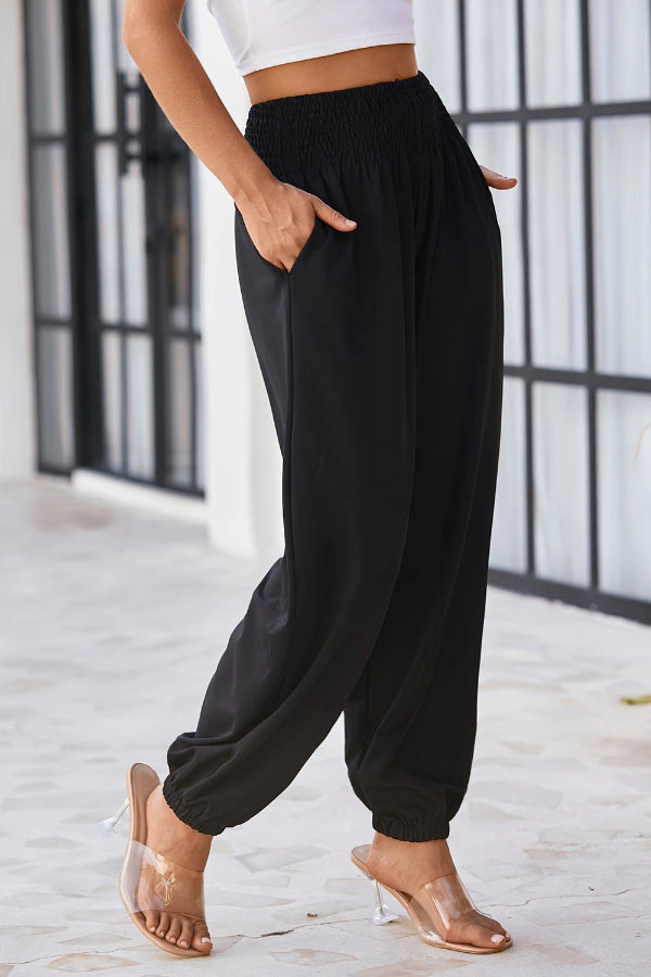 Teresa® | Zwarte gesmokte joggingbroek met hoge taille en zakken